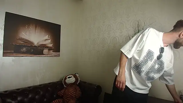 KyloEast online show from June 2026 04:15:02 AM