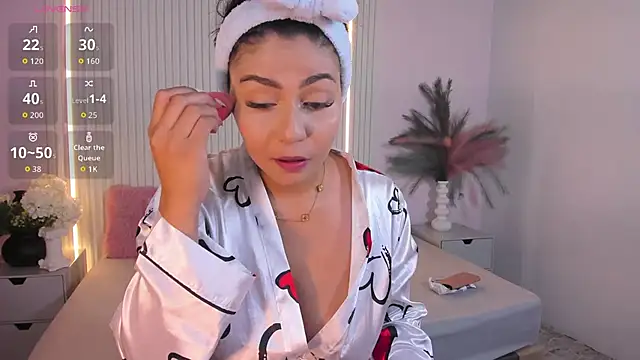 LucyWild8 online show from May 2026 05:09:01 PM