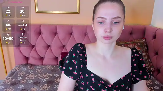 Snapshot of ReneeBlair chatting on June 2026 01:56:01 AM ReneeBlair online show from June 2026 01:56:01 AM