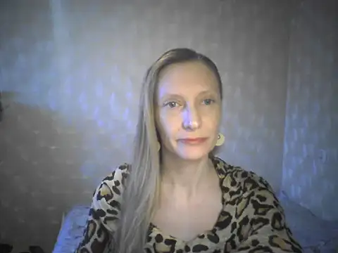 Snapshot of LunaBelle8 chatting on April 2026 05:11:01 PM LunaBelle8 online show from April 2026 05:11:01 PM