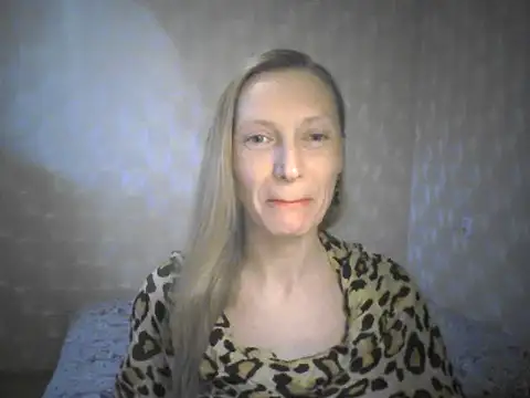 Snapshot of LunaBelle8 chatting on May 2026 04:11:01 PM LunaBelle8 online show from May 2026 04:11:01 PM