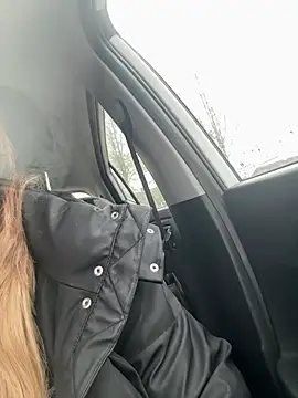 Snapshot of SchmuseBunny chatting on April 2026 06:05:02 AM SchmuseBunny online show from April 2026 06:05:02 AM