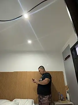 Snapshot of Patricio_02 chatting on April 2026 12:30:02 AM Patricio 02 online show from April 2026 12:30:02 AM