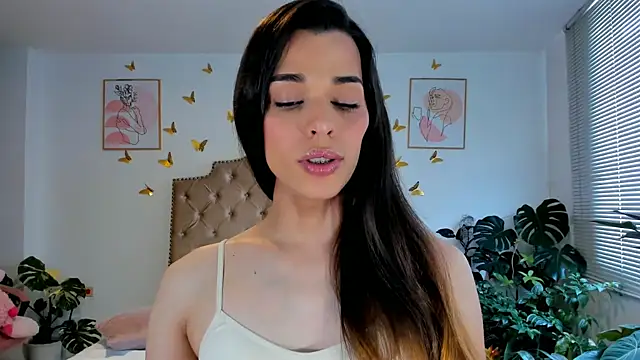 Snapshot of bella_grego chatting on June 2026 05:45:01 PM bella grego online show from June 2026 05:45:01 PM