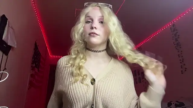 CassieRey online show from April 2026 05:28:01 PM