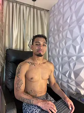 Snapshot of beako_strong chatting on April 2026 11:33:02 PM beako strong online show from April 2026 11:33:02 PM