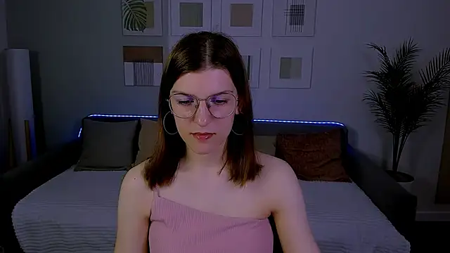 Snapshot of AnnaThorne chatting on May 2026 03:23:02 AM AnnaThorne online show from May 2026 03:23:02 AM