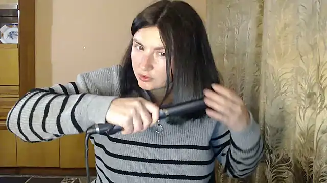 Snapshot of AlinaxJames chatting on April 2026 02:04:02 AM AlinaxJames online show from April 2026 02:04:02 AM
