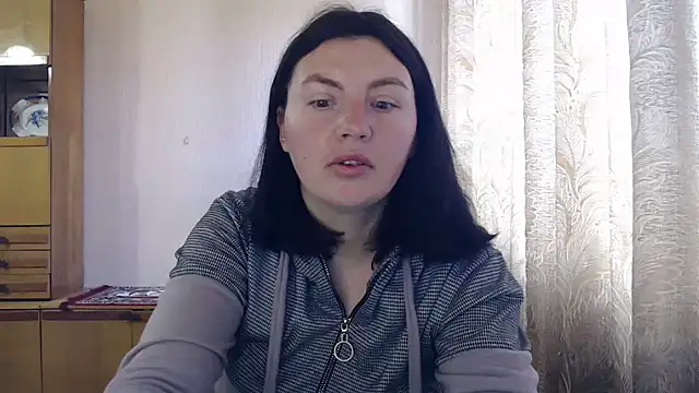 Snapshot of AlinaxJames chatting on April 2026 07:44:01 AM AlinaxJames online show from April 2026 07:44:01 AM