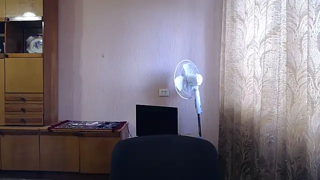 Snapshot of AlinaxJames chatting on May 2026 06:51:02 AM AlinaxJames online show from May 2026 06:51:02 AM
