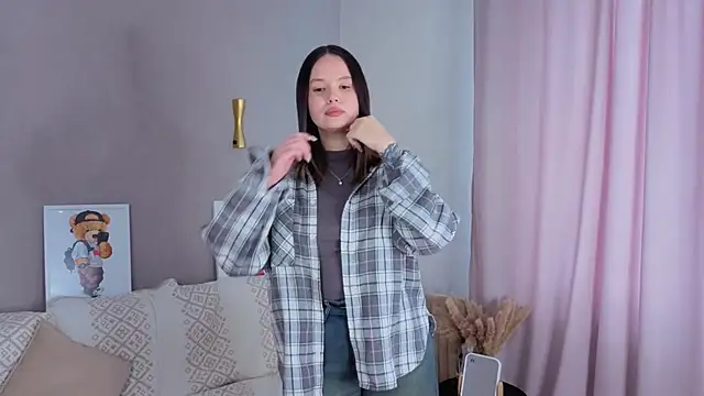 Snapshot of AmeeColly chatting on April 2026 06:00:02 AM AmeeColly online show from April 2026 06:00:02 AM