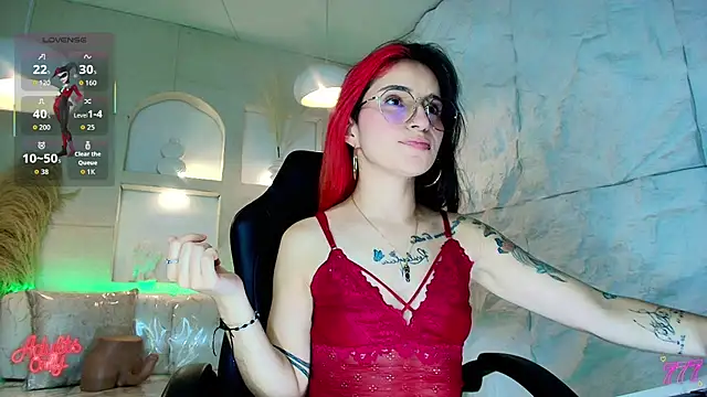 Snapshot of Moon_Red_r chatting on April 2026 07:48:01 PM Moon Red r online show from April 2026 07:48:01 PM