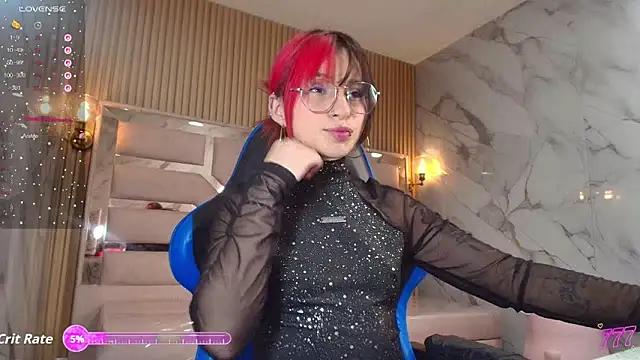 Snapshot of Moon_Red_r chatting on April 2026 12:36:02 PM Moon Red r online show from April 2026 12:36:02 PM
