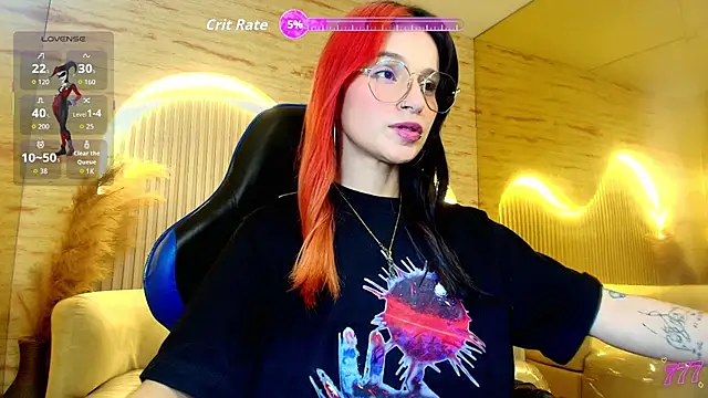 Snapshot of Moon_Red_r chatting on May 2026 01:05:01 PM Moon Red r online show from May 2026 01:05:01 PM