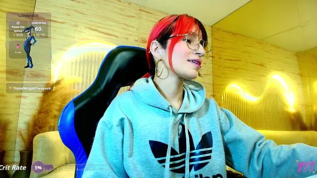 Snapshot of Moon_Red_r chatting on May 2026 01:16:02 PM Moon Red r online show from May 2026 01:16:02 PM