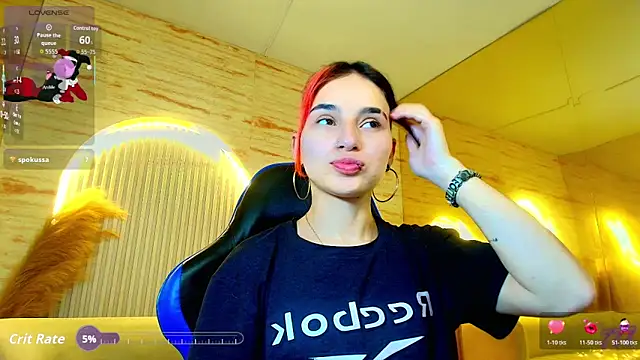 Snapshot of Moon_Red_r chatting on May 2026 12:44:02 PM Moon Red r online show from May 2026 12:44:02 PM