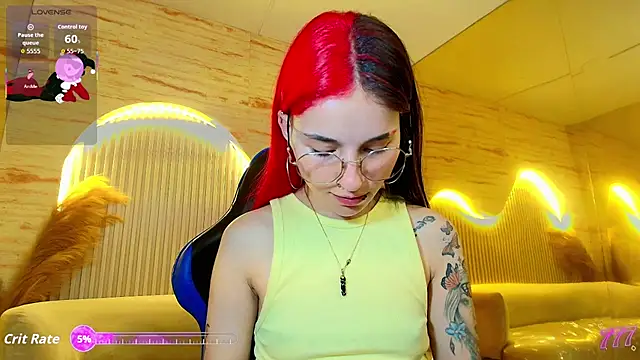 Snapshot of Moon_Red_r chatting on May 2026 12:46:02 PM Moon Red r online show from May 2026 12:46:02 PM