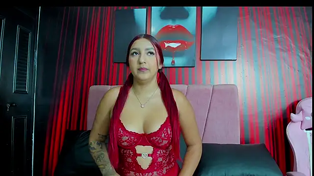 Snapshot of Lunadorada18 chatting on April 2026 11:27:01 AM Lunadorada18 online show from April 2026 11:27:01 AM