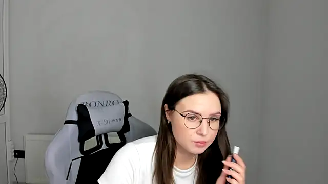 Snapshot of Regina_cute_ chatting on May 2026 06:29:01 AM Regina cute online show from May 2026 06:29:01 AM