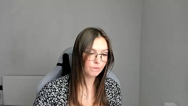 Snapshot of Regina_cute_ chatting on June 2026 06:41:01 AM Regina cute online show from June 2026 06:41:01 AM