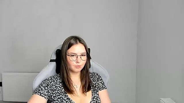 Snapshot of Regina_cute_ chatting on June 2026 10:15:01 AM Regina cute online show from June 2026 10:15:01 AM