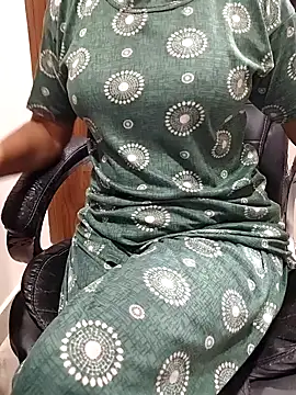 Snapshot of SEEMA_333 chatting on April 2026 03:50:01 AM SEEMA 333 online show from April 2026 03:50:01 AM