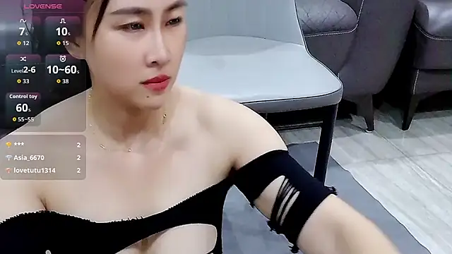 Snapshot of Yanzi-66 chatting on May 2026 02:03:01 PM Yanzi-66 online show from May 2026 02:03:01 PM