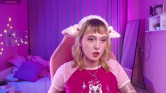 Snapshot of Emma_Thomps chatting on April 2026 03:10:02 PM Emma Thomps online show from April 2026 03:10:02 PM