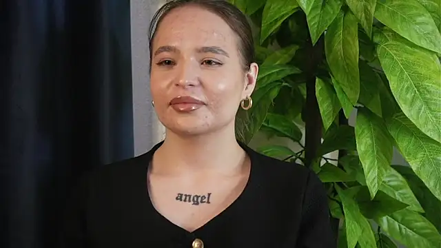 Snapshot of ElmaZillman chatting on April 2026 11:24:01 AM ElmaZillman online show from April 2026 11:24:01 AM