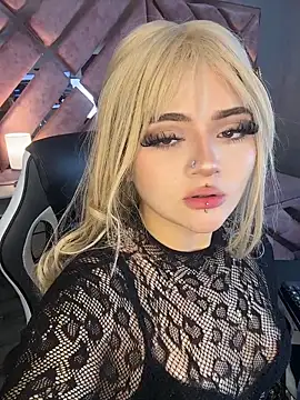 Snapshot of lya_nekko_ chatting on June 2026 04:37:01 AM lya nekko online show from June 2026 04:37:01 AM