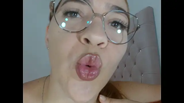 Snapshot of dulce_melocoton chatting on May 2026 12:05:01 AM dulce melocoton online show from May 2026 12:05:01 AM