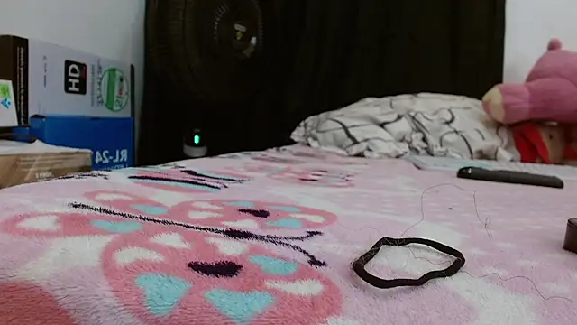 Snapshot of LIli_Candy_Dirty chatting on April 2026 06:44:02 PM LIli Candy Dirty online show from April 2026 06:44:02 PM