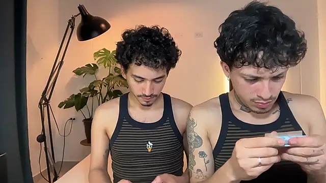 Snapshot of Noah_and_Steven chatting on May 2026 03:55:02 AM Noah and Steven online show from May 2026 03:55:02 AM