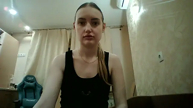 Snapshot of Lisanta chatting on April 2026 06:12:01 PM Lisanta online show from April 2026 06:12:01 PM