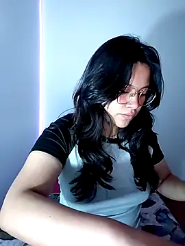 Snapshot of _Juno chatting on April 2026 04:20:02 PM Juno online show from April 2026 04:20:02 PM