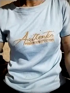 Snapshot of kiss1122 chatting on April 2026 11:49:01 AM kiss1122 online show from April 2026 11:49:01 AM