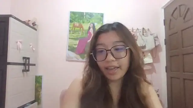 Snapshot of ShakiaChesbro chatting on April 2026 10:13:01 AM ShakiaChesbro online show from April 2026 10:13:01 AM