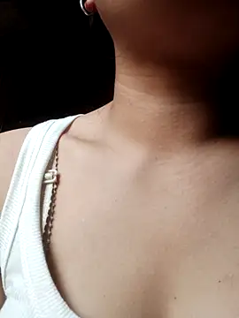 Snapshot of velira- chatting on April 2026 08:06:01 AM velira- online show from April 2026 08:06:01 AM