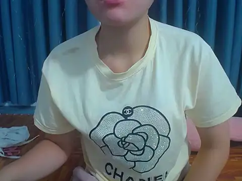 Snapshot of Mimi_200 chatting on May 2026 02:07:01 AM Mimi 200 online show from May 2026 02:07:01 AM