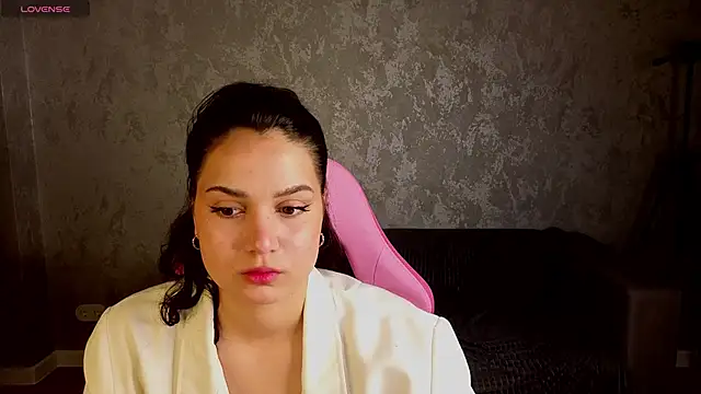 Snapshot of Vivien_Ross chatting on May 2026 01:11:01 AM Vivien Ross online show from May 2026 01:11:01 AM