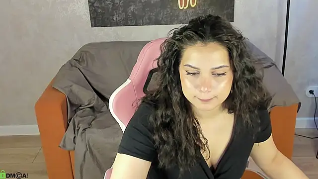 Snapshot of Vivien_Ross chatting on May 2026 01:14:02 AM Vivien Ross online show from May 2026 01:14:02 AM