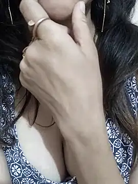 Snapshot of lovelyrosewifey chatting on April 2026 01:13:01 PM lovelyrosewifey online show from April 2026 01:13:01 PM