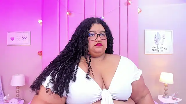 Snapshot of Miley_collinss chatting on April 2026 02:15:01 PM Miley collinss online show from April 2026 02:15:01 PM