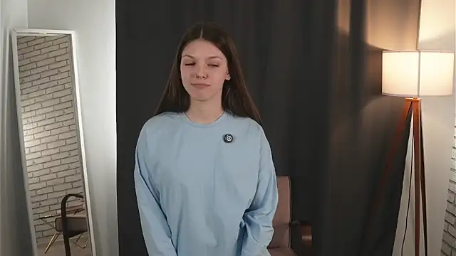 Snapshot of ErnaGiove chatting on April 2026 11:27:01 AM ErnaGiove online show from April 2026 11:27:01 AM