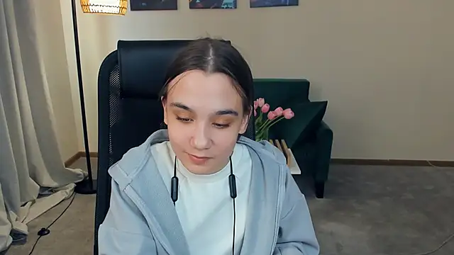 Snapshot of MarianHenaire chatting on April 2026 10:17:02 AM MarianHenaire online show from April 2026 10:17:02 AM