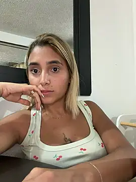 Snapshot of LoisC chatting on April 2026 02:42:02 AM LoisC online show from April 2026 02:42:02 AM