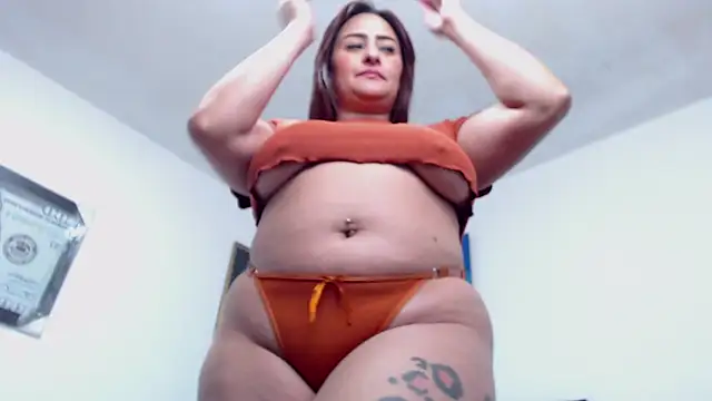 Snapshot of FrancheskaCurvy chatting on April 2026 02:36:02 AM FrancheskaCurvy online show from April 2026 02:36:02 AM