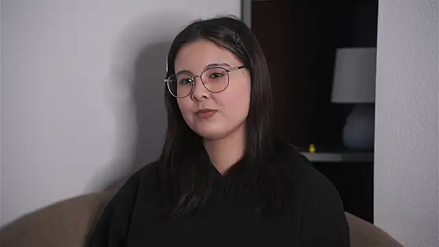 Snapshot of FlorentinaPinson chatting on April 2026 02:18:01 PM FlorentinaPinson online show from April 2026 02:18:01 PM