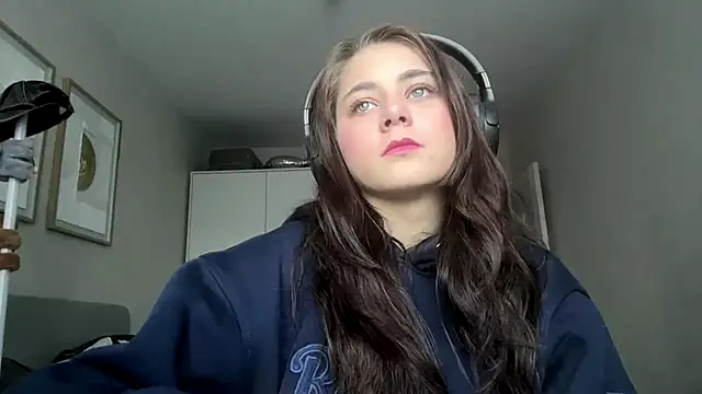 Snapshot of DefendedGenoese chatting on April 2026 02:45:02 PM DefendedGenoese online show from April 2026 02:45:02 PM