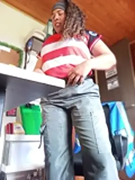 Snapshot of Ivon_C chatting on April 2026 01:31:02 PM Ivon C online show from April 2026 01:31:02 PM